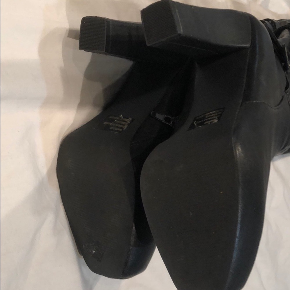 Boots - Picture 4 of 5